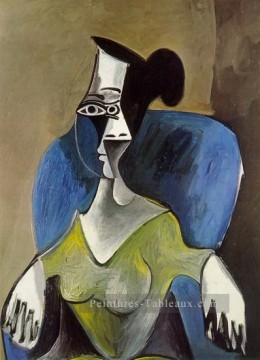  femme - Femme assise dans un fauteuil bleu 1962 cubiste Pablo Picasso